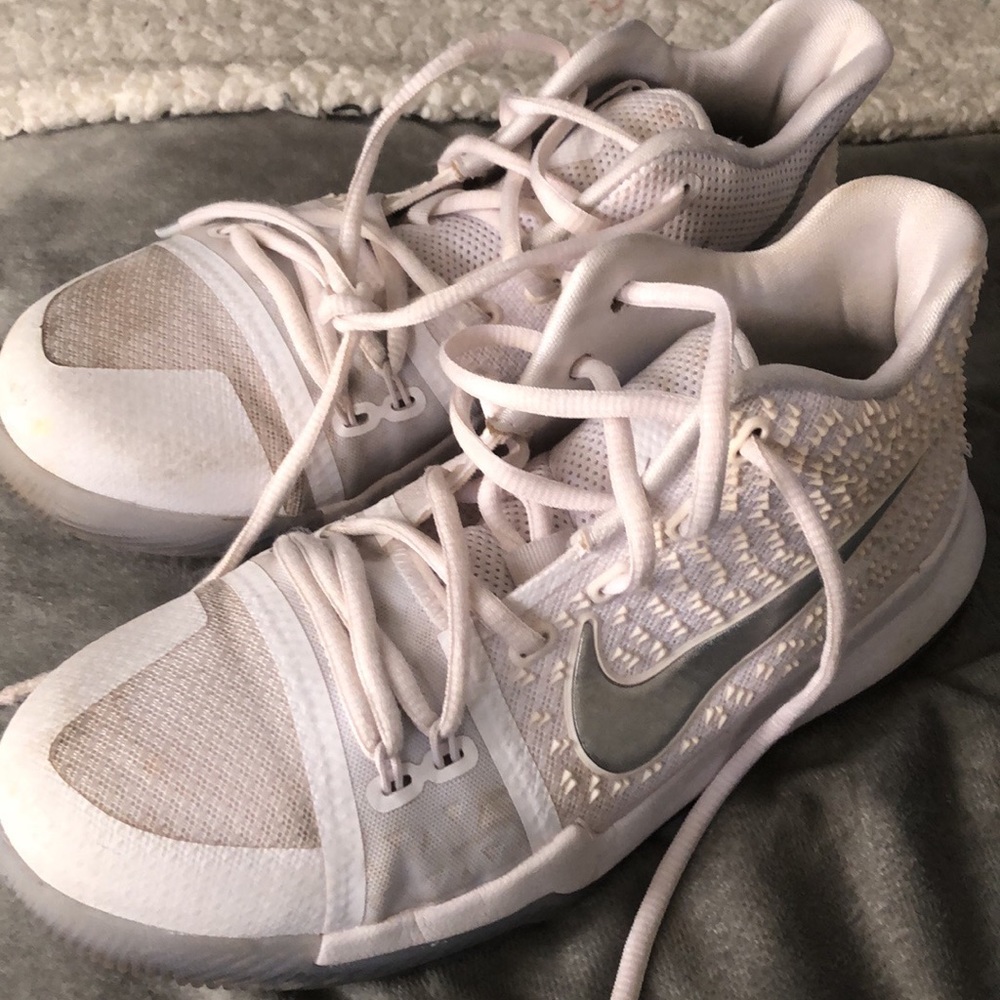 Boys Kyrie Irving size 5.5Y sneakers